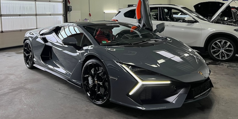 Lamborghini Revuelto